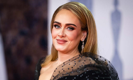 Adele mostró un lujoso anillo de diamante que anunciaría el compromiso con Rich Paul. Adele mostró un lujoso anillo de diamante que anunciaría el compromiso con Rich Paul.