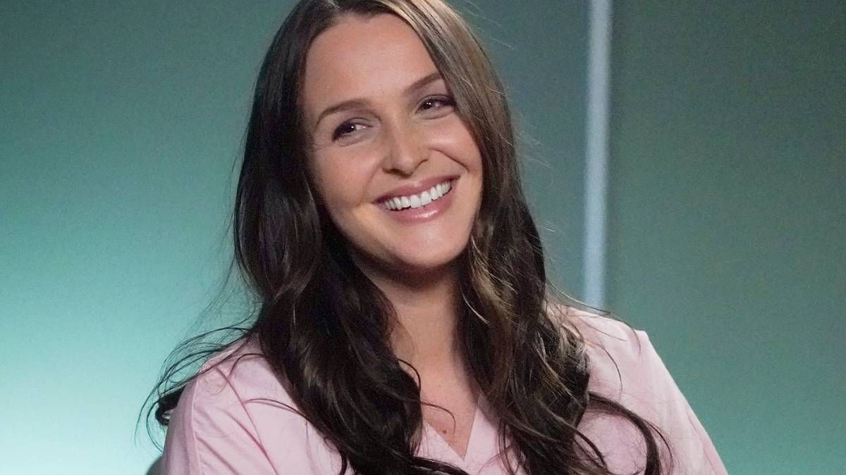 Camilla Luddington es la actriz que interpreta a la Dra. Jo Wilson en Grey's Anatomy. Camilla Luddington es la actriz que interpreta a la Dra. Jo Wilson en Grey's Anatomy.