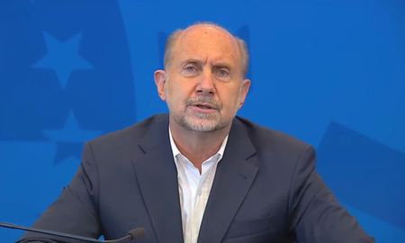 Mientras la Mesa de Enlace analiza la fecha y la modalidad de medidas de fuerza, el mandatario santafesino calificó positivamente las políticas aplicadas por el gobierno nacional. Mientras la Mesa de Enlace analiza la fecha y la modalidad de medidas de fuerza, el mandatario santafesino calificó positivamente las políticas aplicadas por el gobierno nacional.