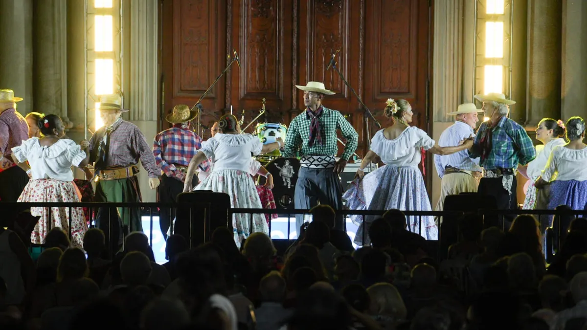 Con m&uacute;sica y danzas se abri&oacute; el 38&deg; Festival Folkl&oacute;rico de Guadalupe, en la ciudad de Santa Fe.