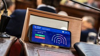 El Gobierno de Santa Fe aprobó el uso de inteligencia artificial en la gestión: los 10 puntos clave de la medida