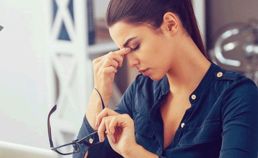 Estrés y cinismo laboral en tiempos de crisis: qué es, cuáles son los síntomas y cómo combatirlo