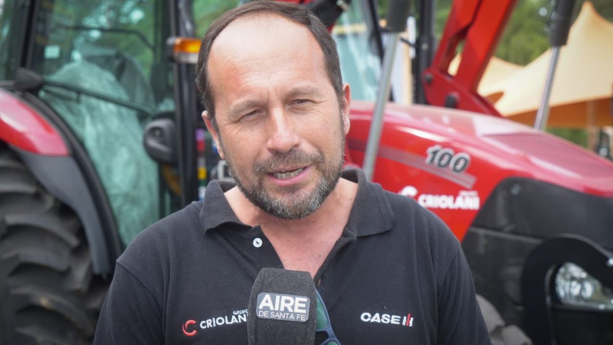Marcelo Esposetti, comercial de Criolani, explicó las ventajas del tractor Case presentado en TodoLáctea.