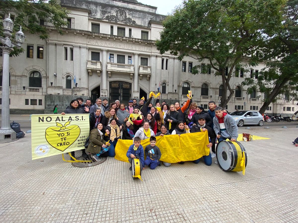 La Agrupación Pañuelos Amarillos acompaña a víctimas de abuso sexual infantil La Agrupación Pañuelos Amarillos acompaña a víctimas de abuso sexual infantil