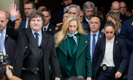 El presidente Javier Milei sale del Tedeum rumbo a Casa Rosada. El presidente Javier Milei sale del Tedeum rumbo a Casa Rosada.