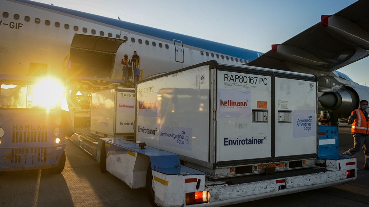 Este viernes a la tarde llegarán más de un millón de vacunas de China.
