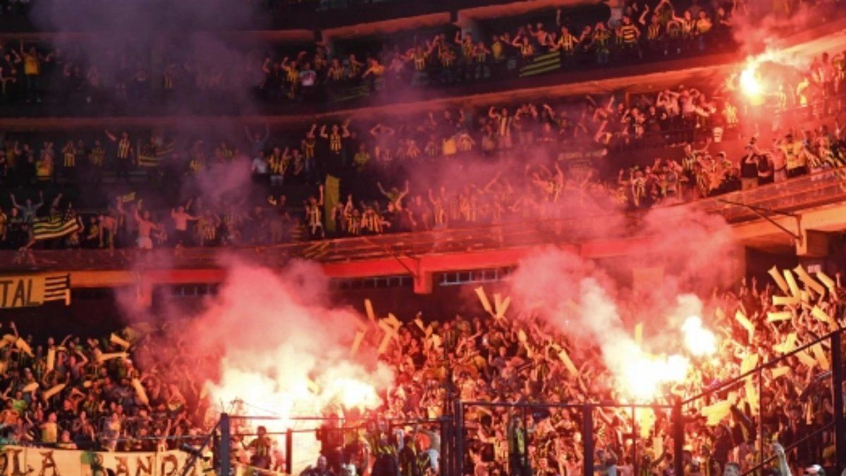 Por medio de esta comunicación