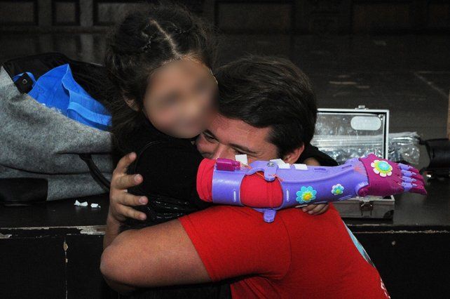 Día del inventor: manos que transforman el mundo