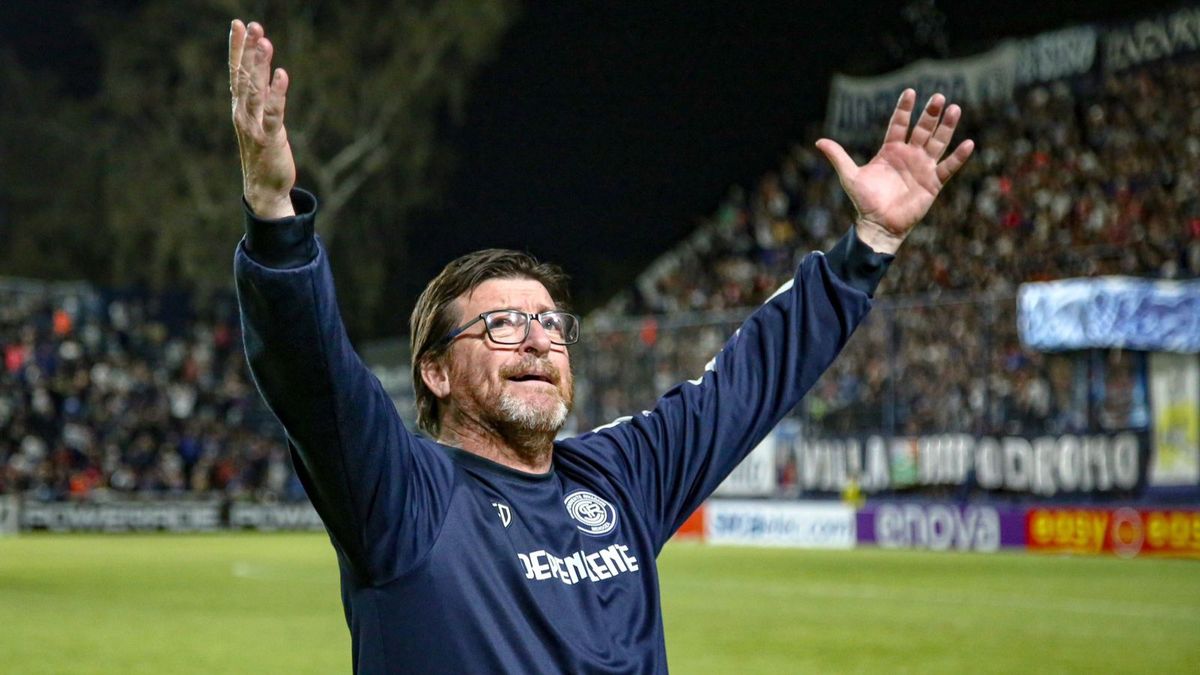 Alfredo Berti, de sonar en Colón a volver a Independiente Rivadavia de Mendoza. Alfredo Berti, de sonar en Colón a volver a Independiente Rivadavia de Mendoza.