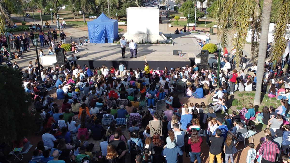 El cierre del festival fue con la obra Ensalada Mágica