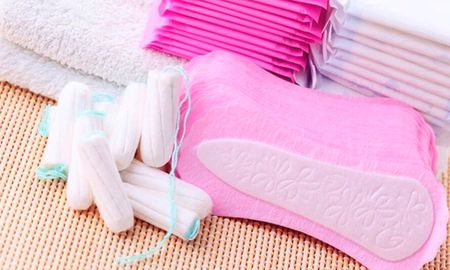 El costo anual de los productos de gestión menstrual ronda entre los $1.933 a $4.327 según el Ministerio de Economía de la Nación. El costo anual de los productos de gestión menstrual ronda entre los $1.933 a $4.327 según el Ministerio de Economía de la Nación.