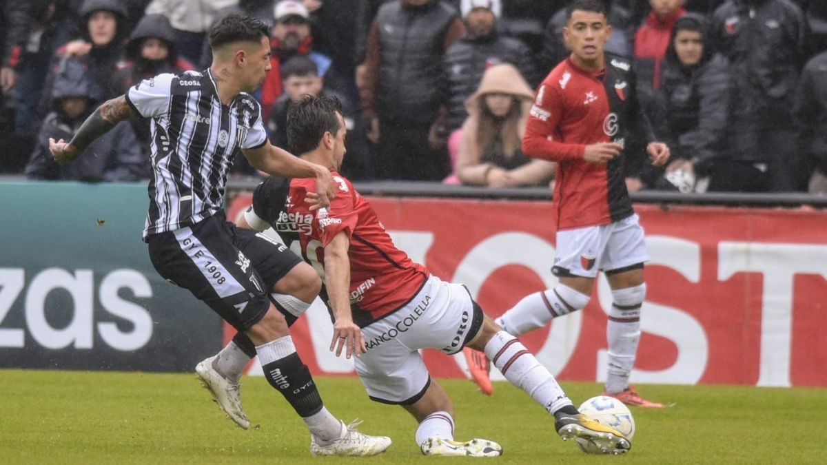 Colón y Gimnasia de Mendoza se miden en una lluviosa tarde en el Brigadier López.