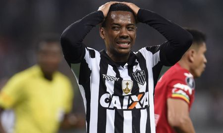 Robinho fue encontrado culpable de abuso de una mujer y fue condenado a nueve años de prisión. Robinho fue encontrado culpable de abuso de una mujer y fue condenado a nueve años de prisión.