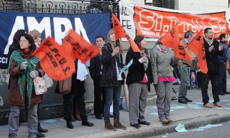 El gobierno de la provincia de Santa Fe decidió adelantar la paritaria de salud. El gobierno de la provincia de Santa Fe decidió adelantar la paritaria de salud.