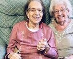 son amigas desde hace 78 anos y se mudaron juntas a un geriatrico son amigas desde hace 78 anos y se mudaron juntas a un geriatrico