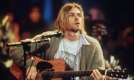 subastan el saco de lana que uso kurt cobain en el unplugged subastan el saco de lana que uso kurt cobain en el unplugged