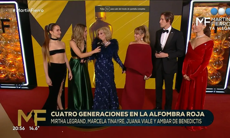 Ámbar de Benedictis fue a los Martín fierro casi en topless y Mirtha se enojo Ámbar de Benedictis fue a los Martín fierro casi en topless y Mirtha se enojo