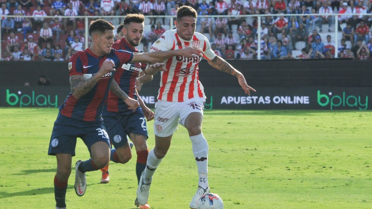 La última vez que Unión y San Lorenzo se enfrentaron fue por la fecha 11 de la Copa de la Liga, donde el tatengue cayó como local 2 a 1 en el estadio 15 de abril