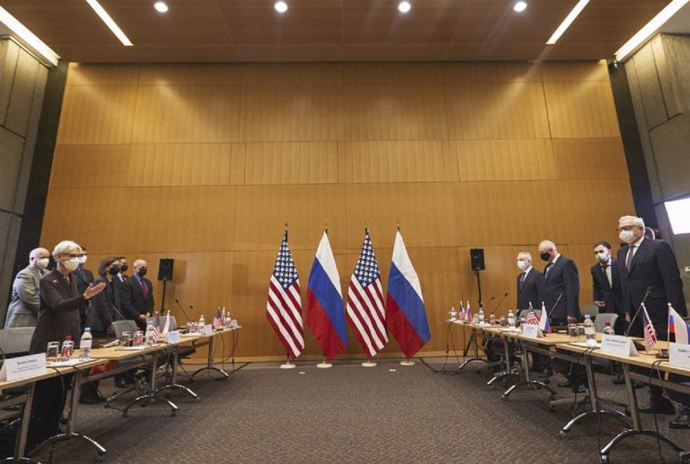 El lunes dos comitivas de relaciones exteriores de Estados Unidos y Rusia se reunieron en OTAN.