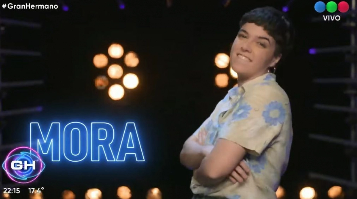 Mora Jabornisky se desnudó para bañarse.