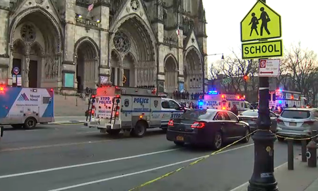Se desplegó un amplio operativo de seguridad en las inmediaciones de la iglesia. Se desplegó un amplio operativo de seguridad en las inmediaciones de la iglesia.