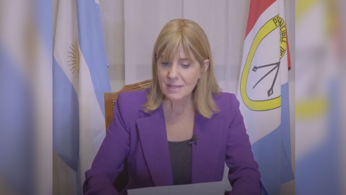 La vicegobernadora de la Provincia de Santa Fe, en su carácter de Presidenta de la Cámara de Senadores, expresó que la resolución Nº 42806-DBR no es un acto parlamentario promovido ni impulsado por ella y que lleva su firma porque así lo establece el reglamento interno.