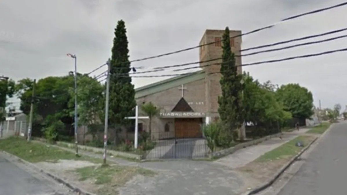 Intentó asesinar a su exmujer en plena misa: el sacerdote impidió que terminara en tragedia