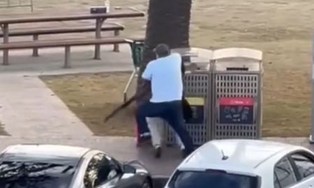 El ataque ocurrió durante una celebración por Janucá que reunía a cientos de personas en la playa Bondi. El ataque ocurrió durante una celebración por Janucá que reunía a cientos de personas en la playa Bondi.