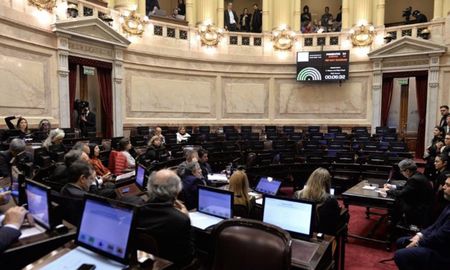 Los senadores nacionales del Frente de Todos no consiguieron el número de 37 presentes para abrir la sesión y el interbloque de Juntos por el Cambio decidió no presentarse a debatir los nombramientos para la Justicia Federal. Los senadores nacionales del Frente de Todos no consiguieron el número de 37 presentes para abrir la sesión y el interbloque de Juntos por el Cambio decidió no presentarse a debatir los nombramientos para la Justicia Federal.