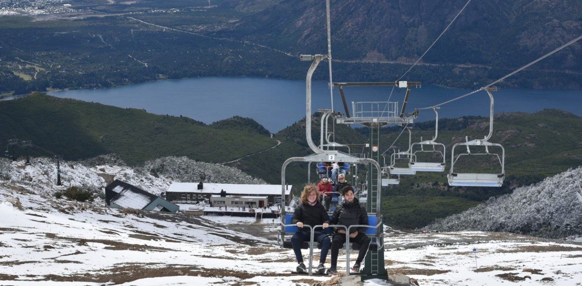 Los medios de elevación para peatones aseguran que personas de todas las edades, incluso sin equipo deportivo, puedan acceder a miradores naturales situados a más de 1.800 metros de altura. Los medios de elevación para peatones aseguran que personas de todas las edades, incluso sin equipo deportivo, puedan acceder a miradores naturales situados a más de 1.800 metros de altura.