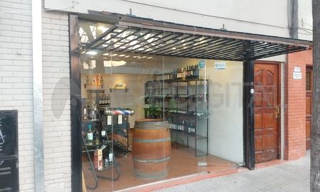 Robaron en una barbería y vinoteca ubicada en San Jerónio 3600, en la esquina de la Facultad de Ciencias Jurídicas y Sociales de la UNL. Robaron en una barbería y vinoteca ubicada en San Jerónio 3600, en la esquina de la Facultad de Ciencias Jurídicas y Sociales de la UNL.