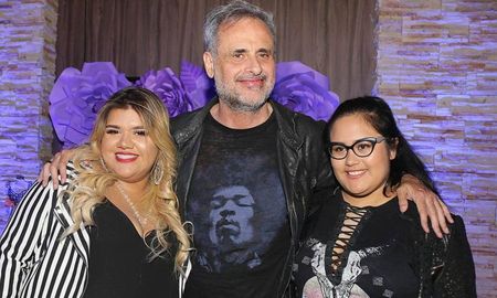 Jorge Rial adoptó dos hijas junto a Silvia DAuro. Jorge Rial adoptó dos hijas junto a Silvia DAuro.