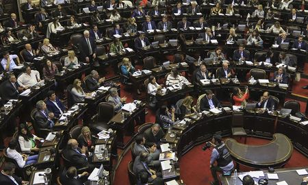 Con esta iniciativa, el peronismo busca modernizar el sistema de afiliación política en Argentina y promover una mayor participación ciudadana en la vida democrática. Con esta iniciativa, el peronismo busca modernizar el sistema de afiliación política en Argentina y promover una mayor participación ciudadana en la vida democrática.