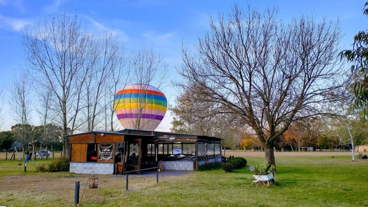 La escapada incluye vuelo en globo, asado libre, merienda y juegos. La escapada incluye vuelo en globo, asado libre, merienda y juegos.