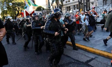Amnistía Internacional señaló que uno de los puntos más importantes en el retroceso en materia de Derechos Humanos en Argentina es la represión a la disidencia. Amnistía Internacional señaló que uno de los puntos más importantes en el retroceso en materia de Derechos Humanos en Argentina es la represión a la disidencia.