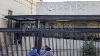 La víctima de 48 años recibió heridas cortantes en uno de sus brazos, en la muñeca y en el tórax 