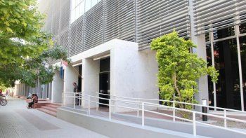 Se presentó como sicario rosarino, amenazó a varias personas y disparó contra una vivienda