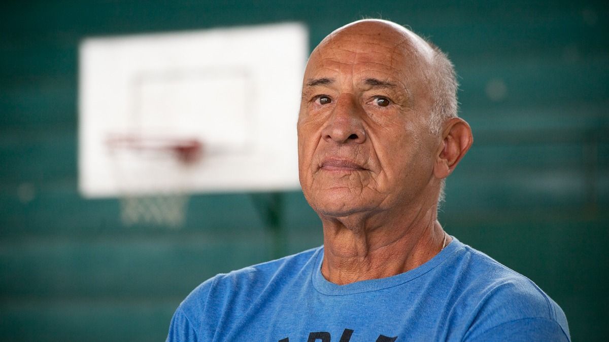 La historia de Roberto Van Lacke, una vida por el básquet