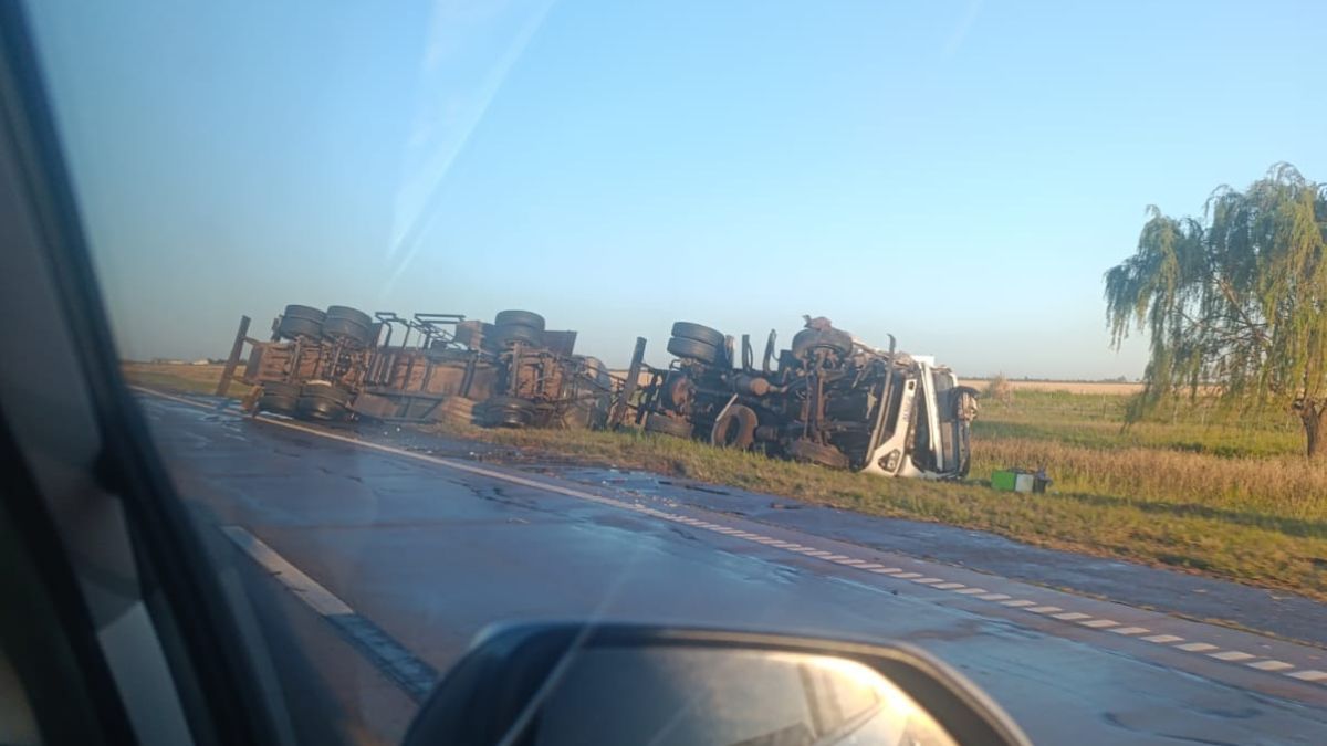 El accidente ocurrió a la altura del kilómetro 108, unos 25 kilómetros antes de San Francisco. El accidente ocurrió a la altura del kilómetro 108, unos 25 kilómetros antes de San Francisco.