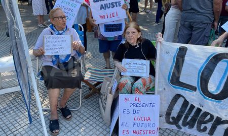 jubilados en lucha: la marcha de los banquitos en santa fe contra el ajuste jubilados en lucha: la marcha de los banquitos en santa fe contra el ajuste
