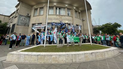 Trabajadores de Vialidad Nacional se movilizaron en Santa Fe ante la amenaza de despidos