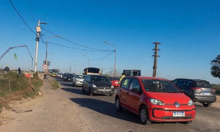 El tránsito se vio interrumpido, hasta que se liberó pasadas las 9 de la mañana luego de que se implementaraun sistema de paso alternado en la zona. El tránsito se vio interrumpido, hasta que se liberó pasadas las 9 de la mañana luego de que se implementaraun sistema de paso alternado en la zona.