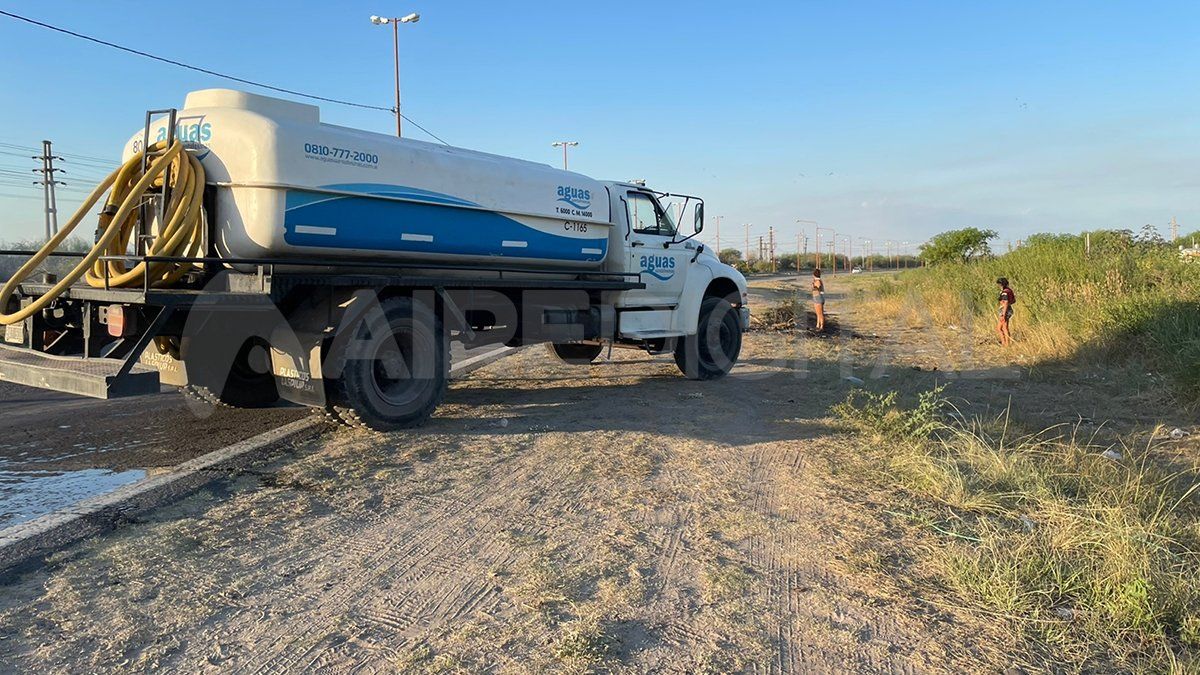 Vecinos de extremo suroeste de la ciudad de Santa Fe vuelven a cortar el tránsito en avenida Circunvalación a la altura de calle Tucumán.