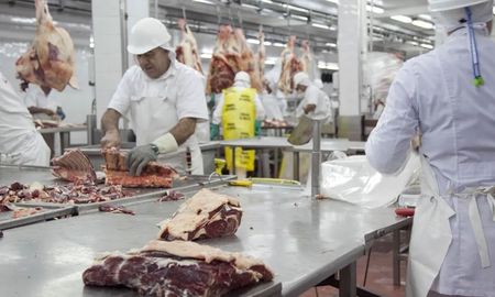 Miguel Schiariti, presidente de CICCRA, fue contundente: Esta medida plantea un serio conflicto para el comercio internacional de mercaderías y servicios, lo que tiene una evolución realmente incierta. Miguel Schiariti, presidente de CICCRA, fue contundente: Esta medida plantea un serio conflicto para el comercio internacional de mercaderías y servicios, lo que tiene una evolución realmente incierta.