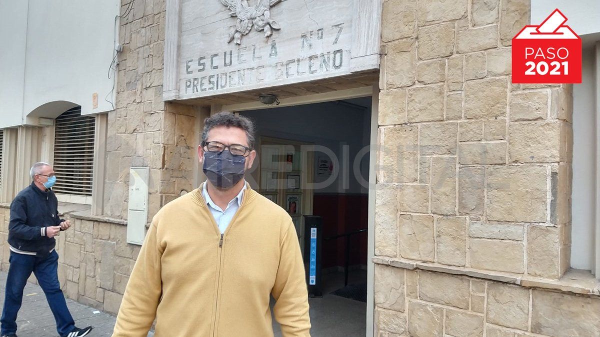 El concejal del PRO Sebastián Mastropaolo participa en las elecciones 2021 como fiscal general en la escuela Beleno.