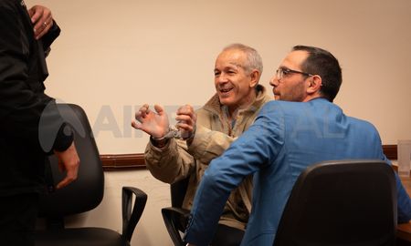 Salas junto a su abogado defensor, antes del inicio del juicio en los tribunales santafesinos Salas junto a su abogado defensor, antes del inicio del juicio en los tribunales santafesinos