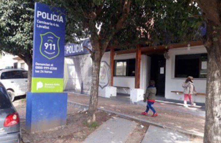 La pareja del hombre de 27 años, una adolescente de apenas 15, denunció lo ocurrido en la comisaría 4° de Llavallol