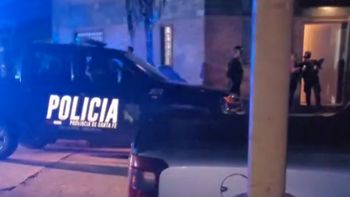 Hallaron muerta a una pareja en barrio Candioti: investigan si fue un femicidio seguido de suicidio