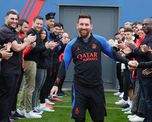 Lionel Messi fue homenajeado en su regreso a Paris Saint-Germain por sus compañeros y empleados del club.