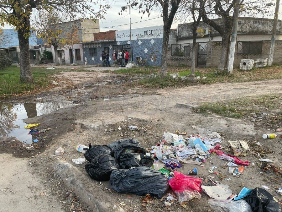 Los vecinos denunciaron el estado de abandono de la vecinal.